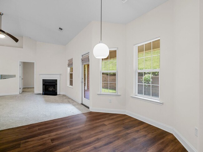 Building Photo - Spacious 4-Bedroom, 2 BA Ranch Home, 2 Car...