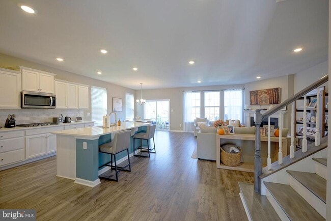 Building Photo - 65 Westmont Dr