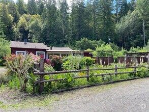 Building Photo - 750 Square Foot one Bedroom cottage on pr...