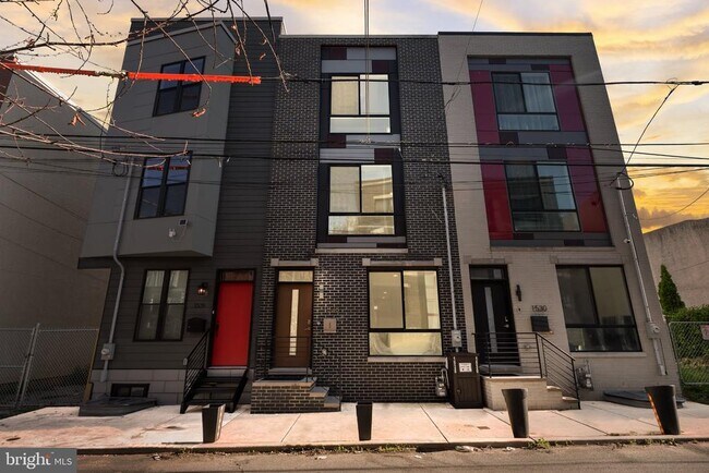 Building Photo - 1528 W Seybert St