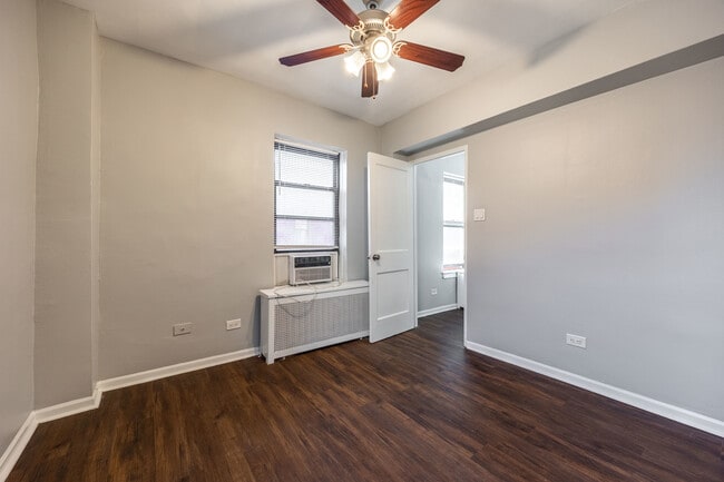 Building Photo - 1140 N La Salle Dr