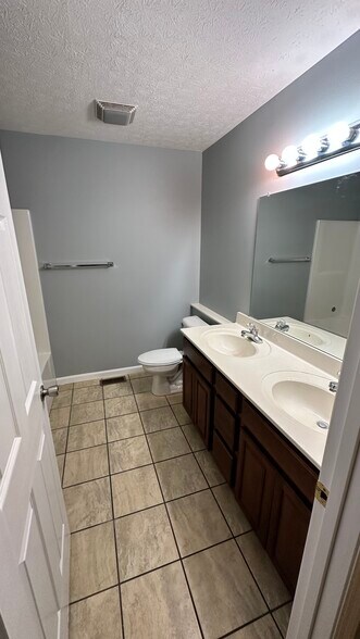 Building Photo - 1588 Meadow Spring Dr