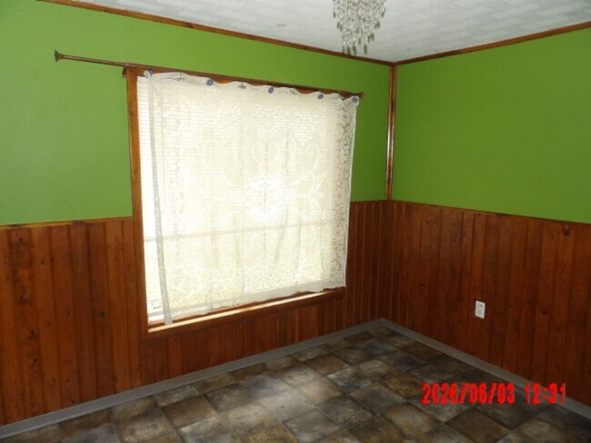 Building Photo - 3 bedroom house