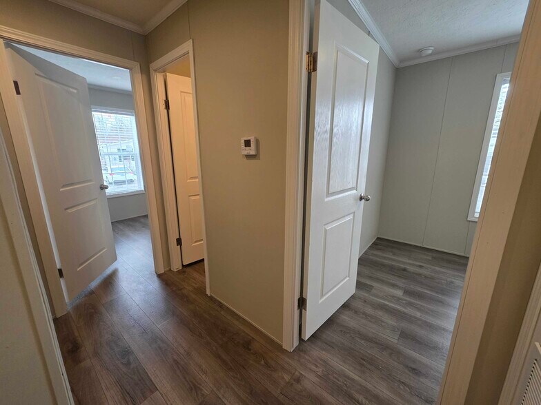 Building Photo - 4620 Hemlock Loop