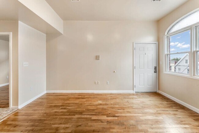 Building Photo - 285 Claremont Ave