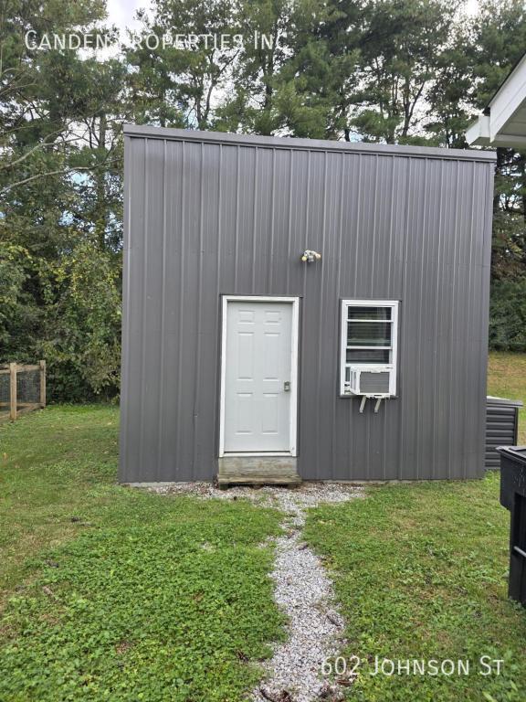 Building Photo - 602 Johnson St