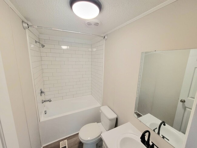 Building Photo - Stunning 3-bedroom, 2-bathroom home located in Charlotte, NC