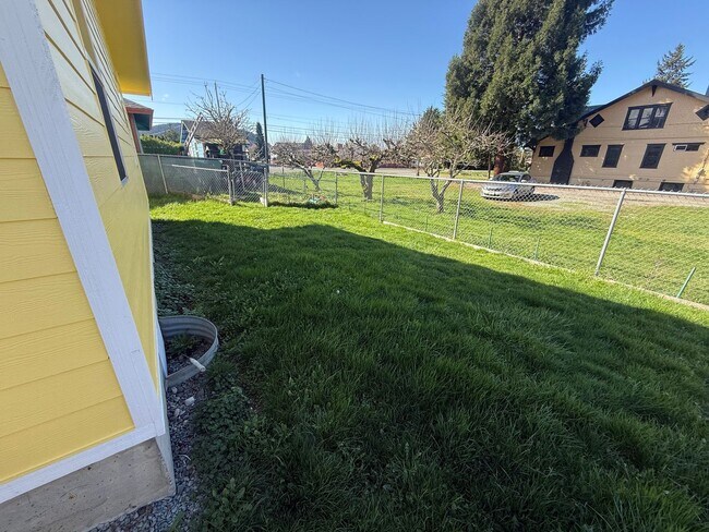 Building Photo - Just remodeled!! Mount Vernon 3 Bedroom House