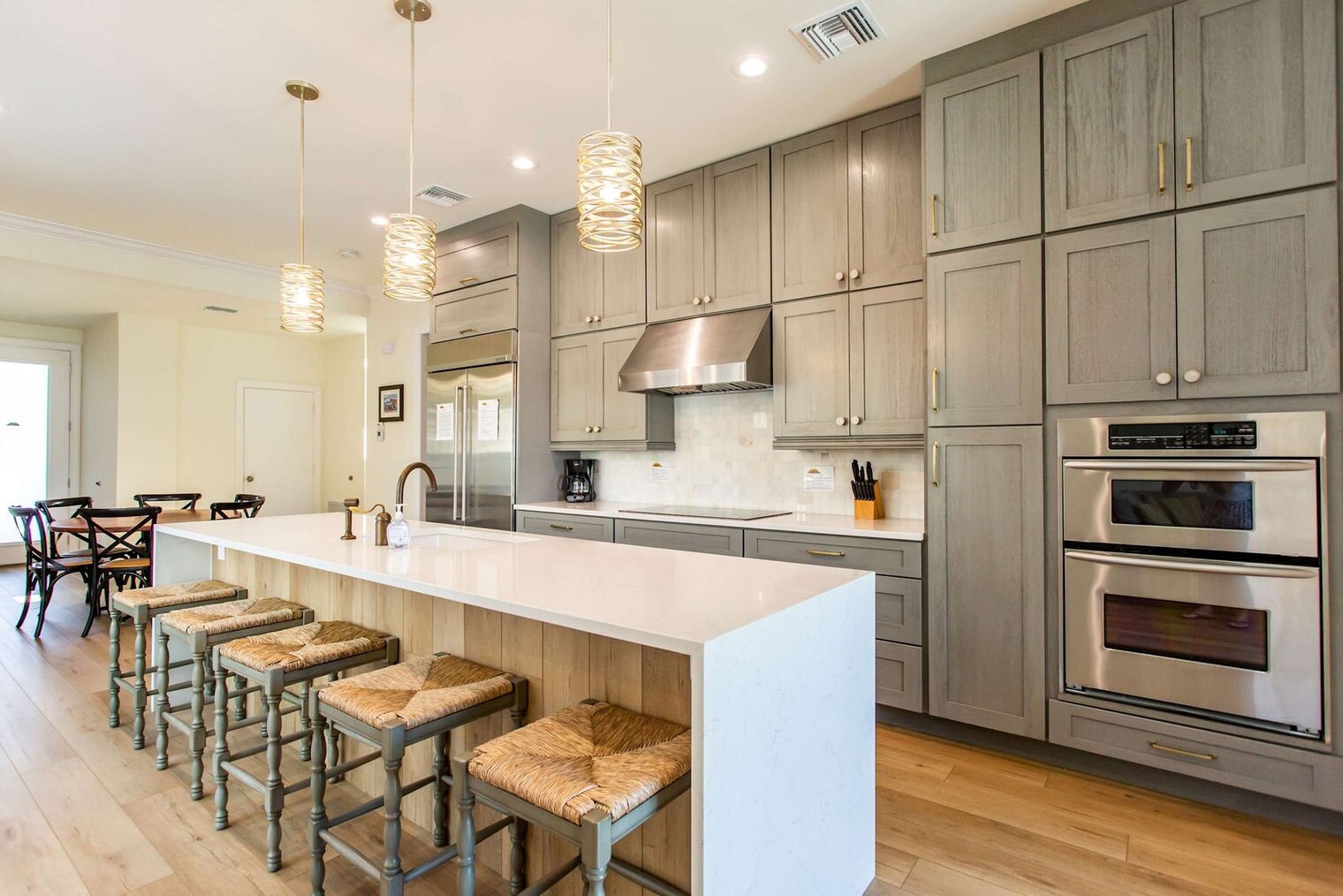 Building Photo - 588 111th Ave N