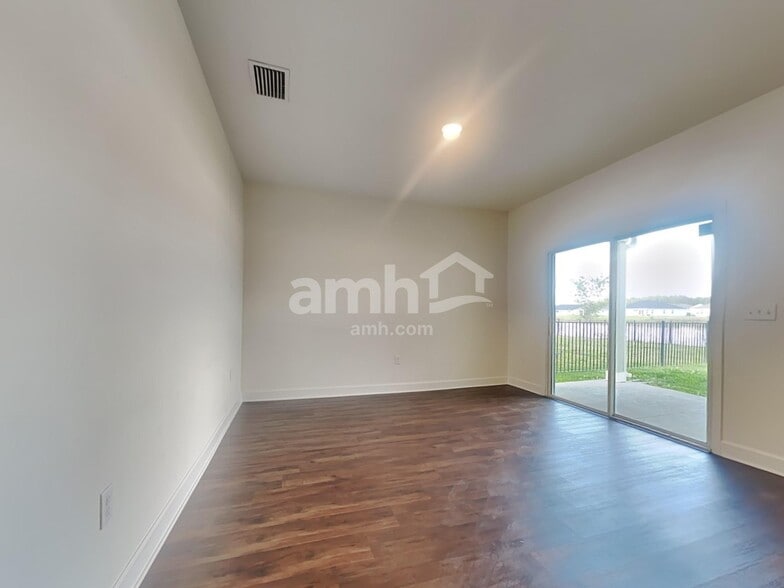 Building Photo - 130 Banyan Frst Dr