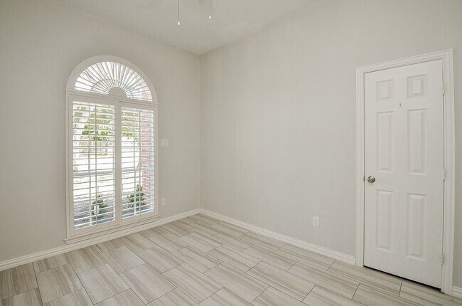 Building Photo - 20211 Canyon Ridge Ct