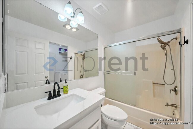 Building Photo - 1311 W Capitol Dr