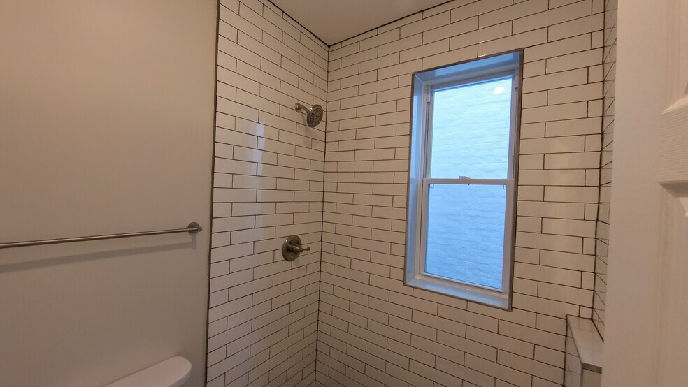 Bathroom - 4646 York Rd