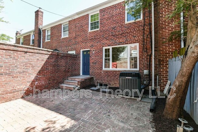 Building Photo - 3016 Mt Vernon Ave