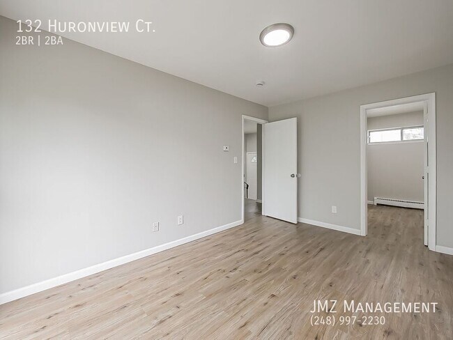 Building Photo - 132 Huronview Ct