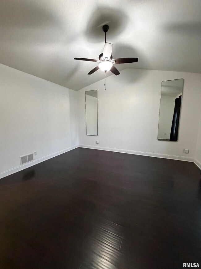 Building Photo - 2625 E 56th Ct