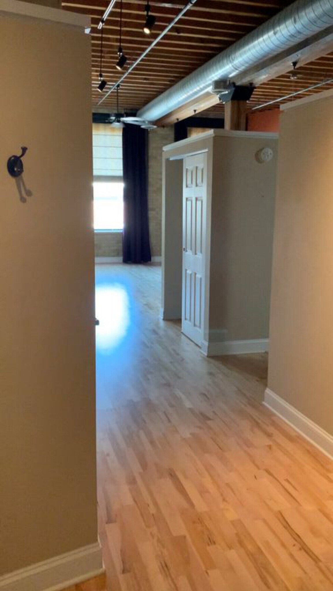 Building Photo - 141 N Water St