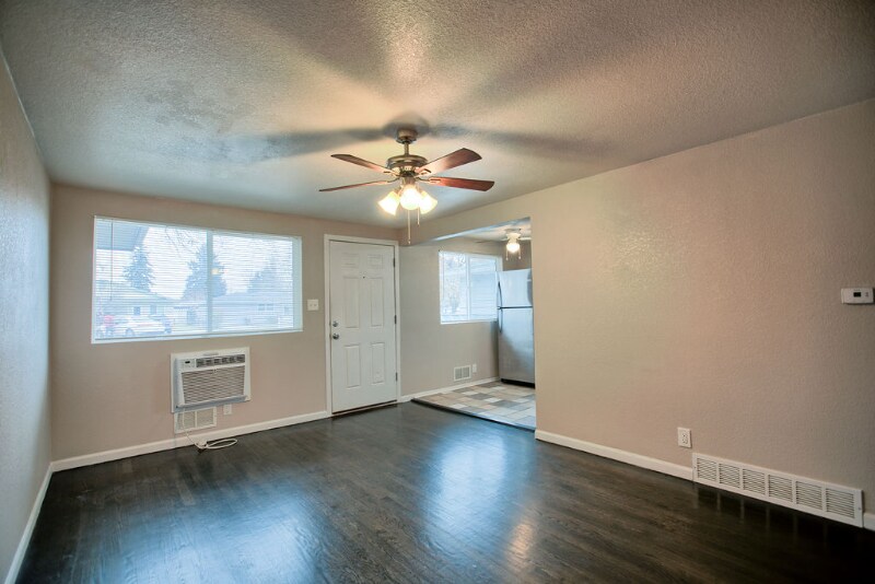 Building Photo - 312 Crescent Dr