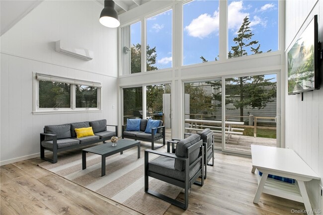 Building Photo - 54 Thompson Ave