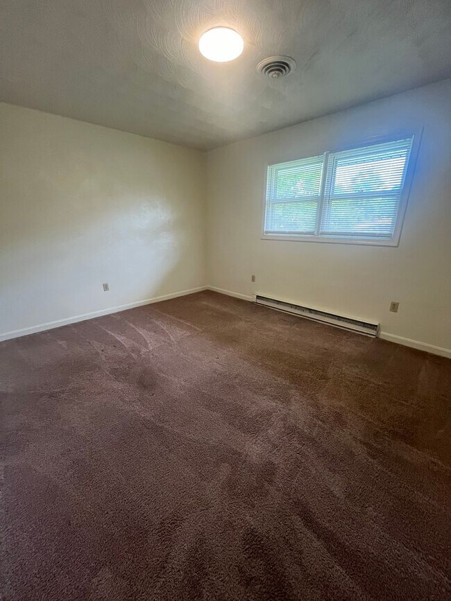 Building Photo - 207 Broce Dr