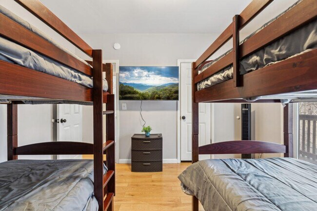 Building Photo - 1009 Sumac Ct