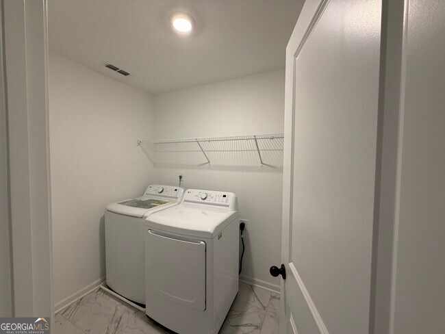 Building Photo - 716 Vallin St