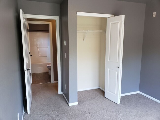 Building Photo - Two Bedroom In Cordata Neighborhood