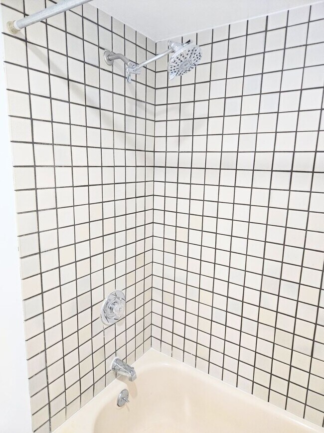 Building Photo - Ala Moana Hale Kaheka 1 Bedroom 1 Bathroom...