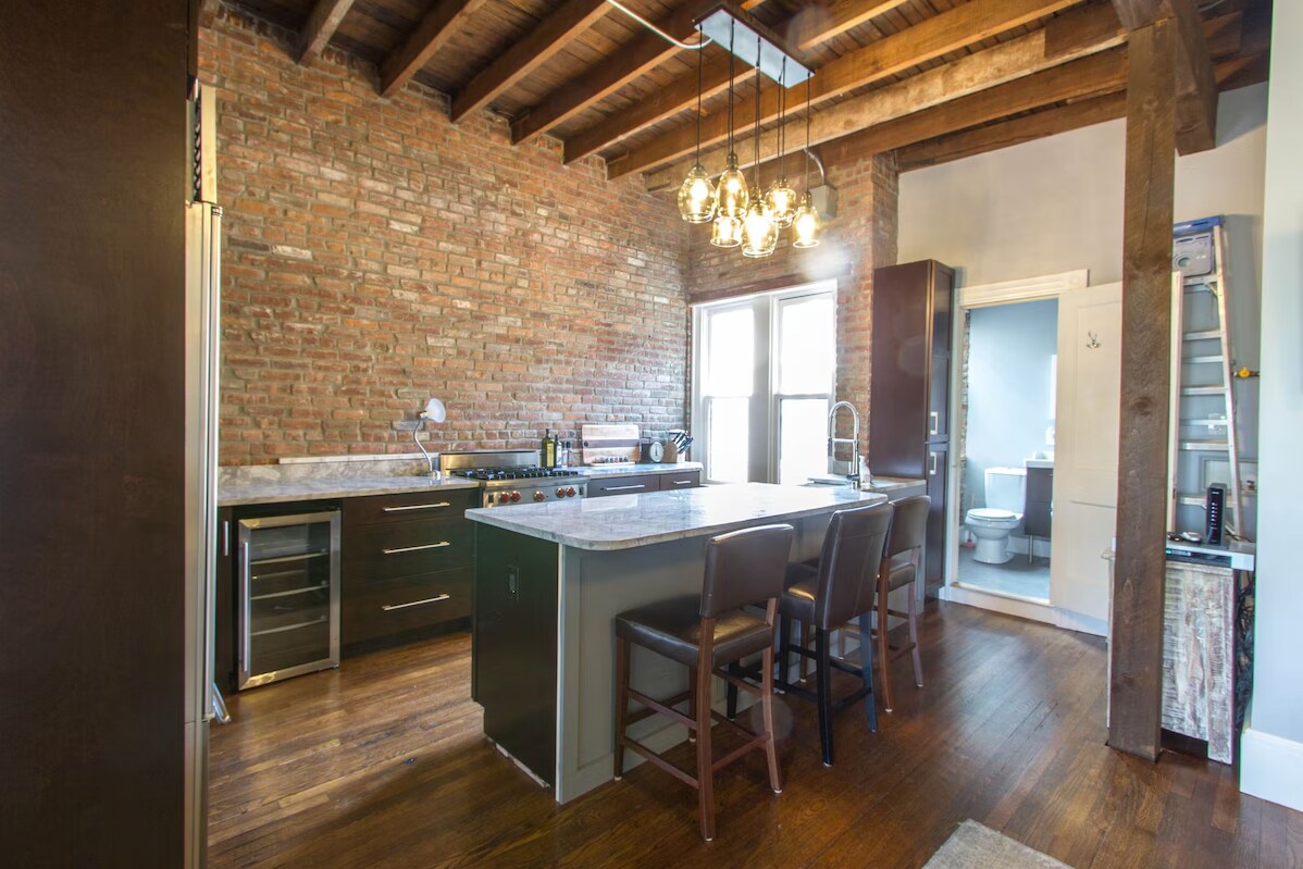 Building Photo - 1870 Commonwealth Ave