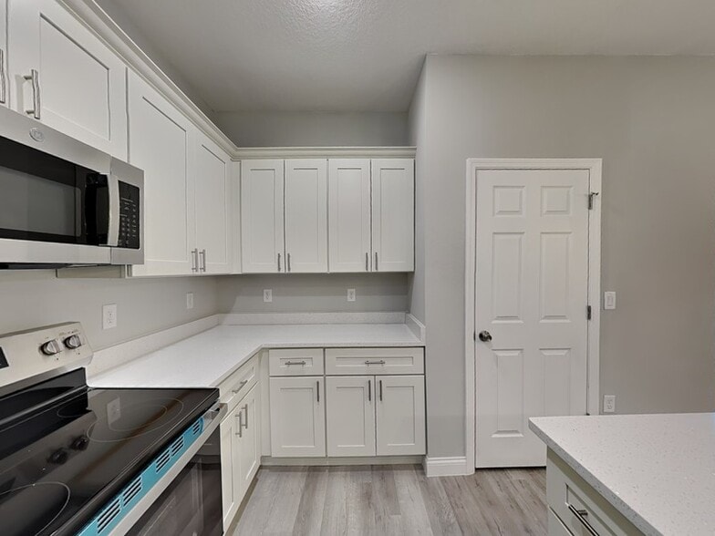 Building Photo - 11581 N Kenlake Cir