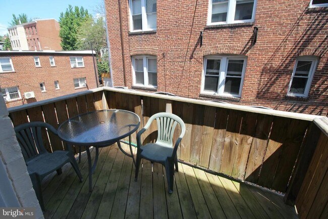 Building Photo - 1809 Riggs Pl NW