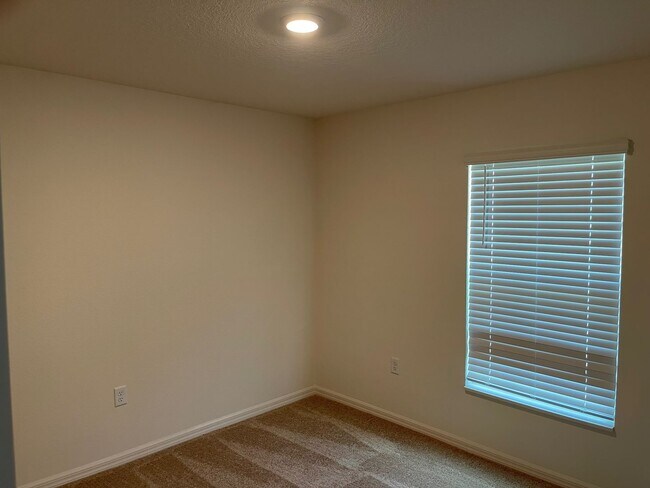 Building Photo - Like new 5/3/2 with screened in porch and much more...