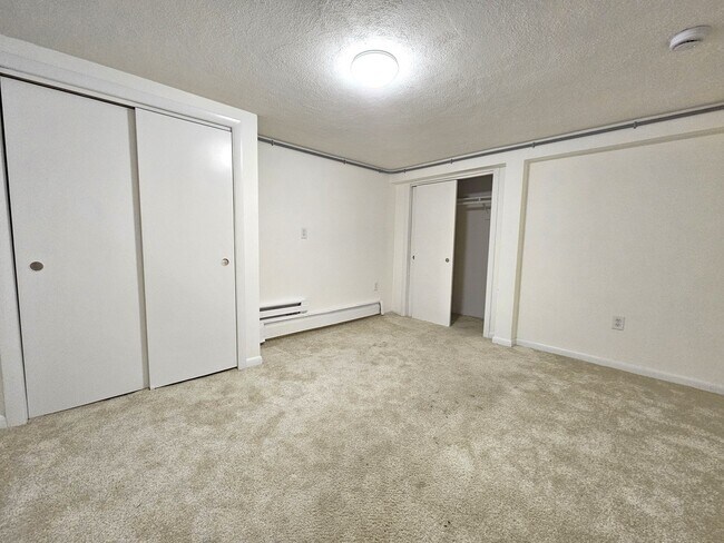 Building Photo - 350 Vane St