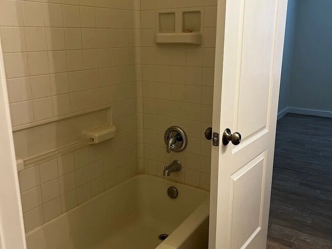 Building Photo - "Charming 3-Bed, 2-Bath Home in Santa Fe's Coveted Solecito Loop"