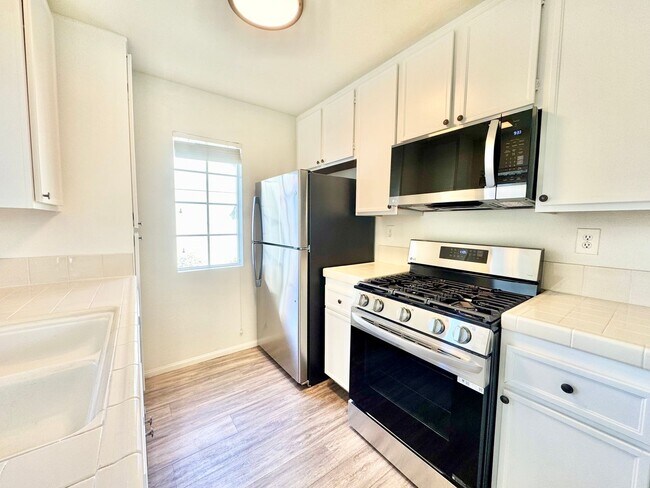 Building Photo - Stylish 2BD/2BA Condo in Mira Mesa's Summit Ridge Community with Private Patio & Pool Access