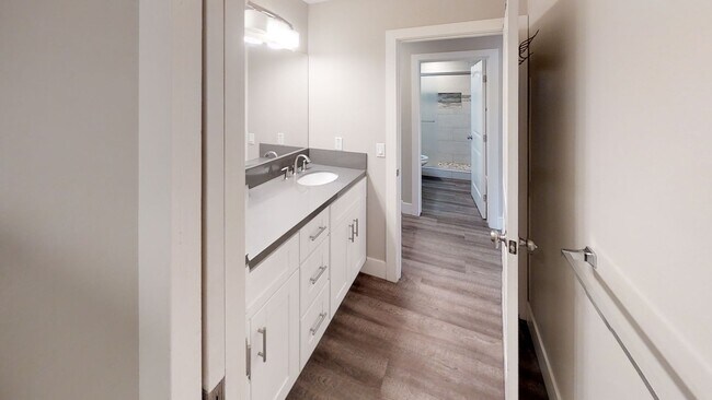 Building Photo - 5578 Mary Ln Dr