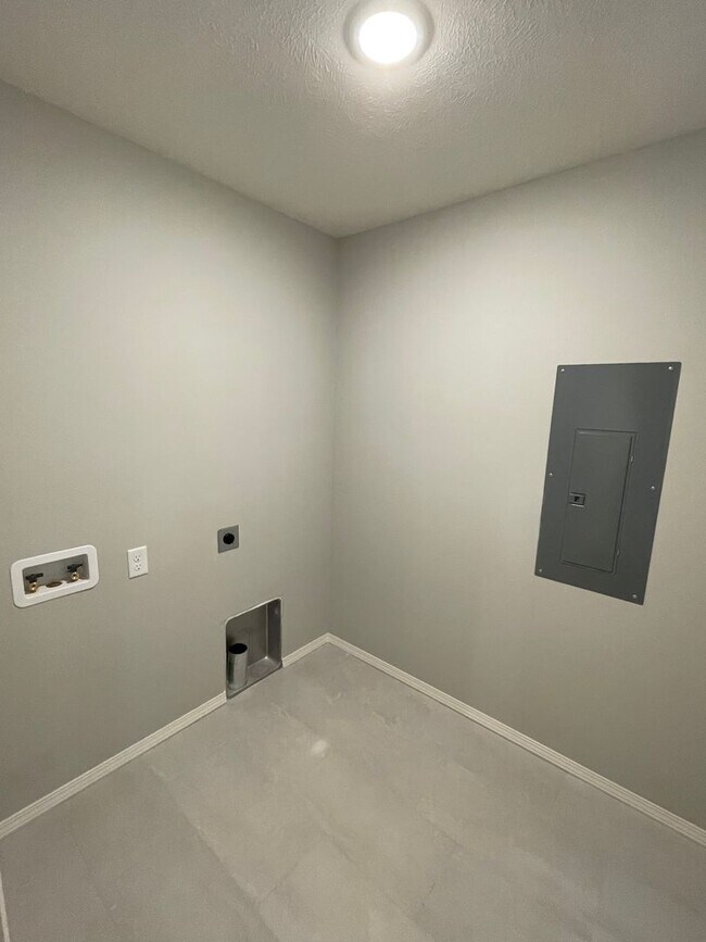 Building Photo - New Build ! Everything new for a great price!