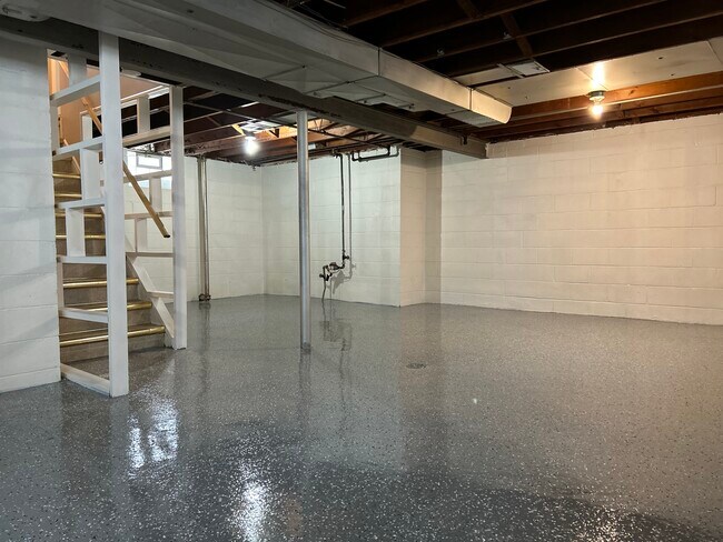 Building Photo - 18280 Holland Ave