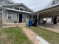 Building Photo - 410 E Maple St