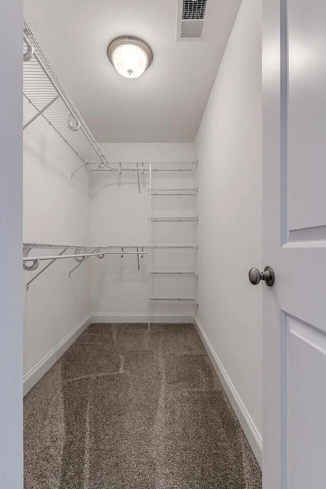 Building Photo - Like-new home located at the heart of the ...