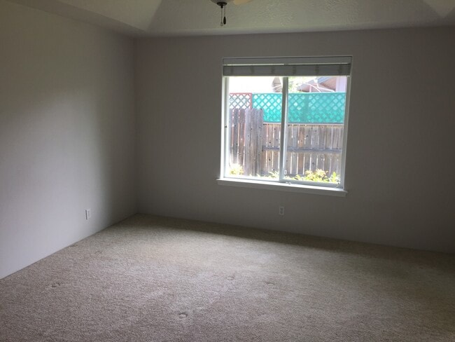 Building Photo - Nice home in newer neighborhood