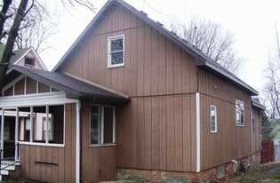 Building Photo - 706 W Mulberry St