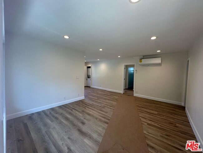 Building Photo - 1462 S Wooster St