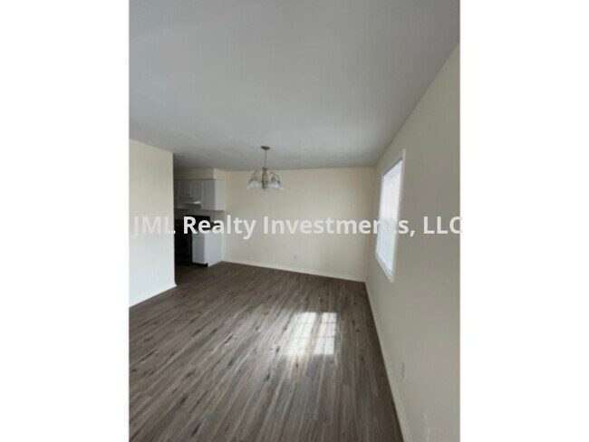 Building Photo - 1 bedroom Condo with Lake access and a private fenced yard for rent.