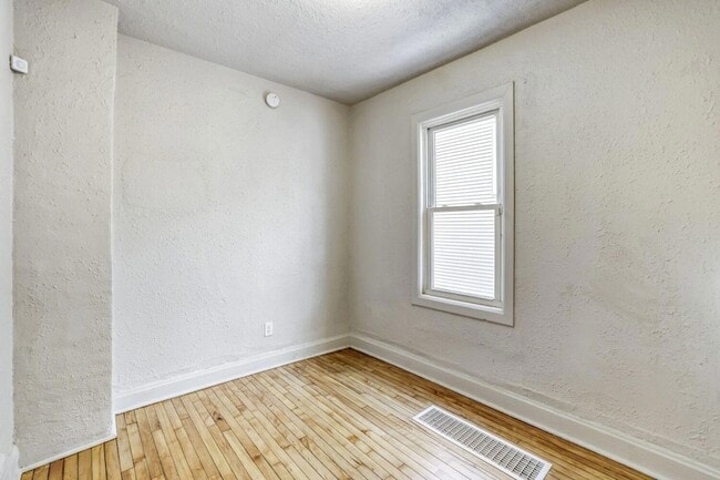 Building Photo - 610 Fairview Ave N