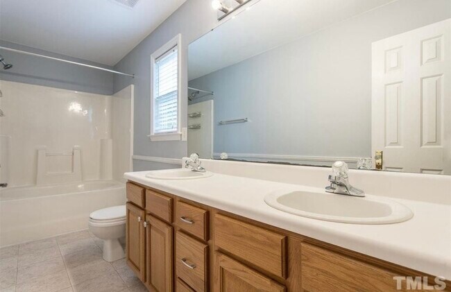 Building Photo - 145 Beaver Ridge Dr