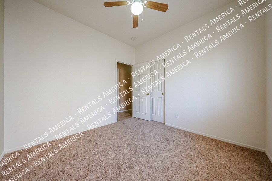 Building Photo - 3752 E Woodside Way