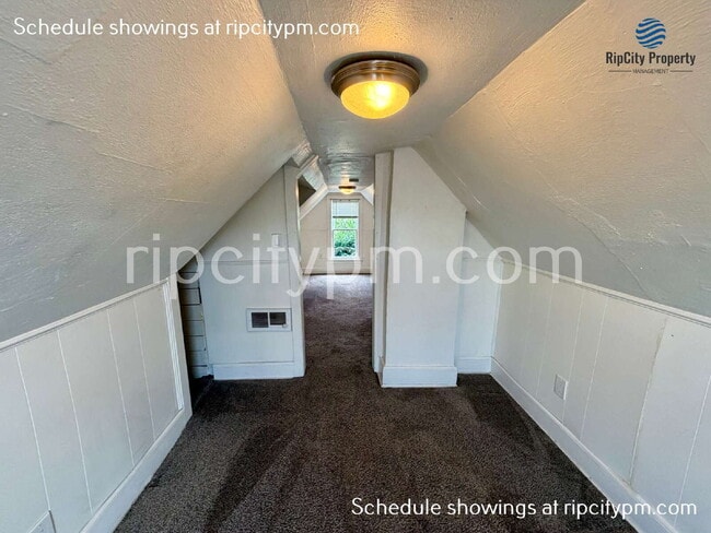 Building Photo - 1728 SE Clatsop St