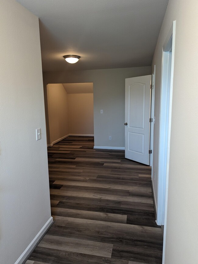 Building Photo - 155 Oakmont Dr