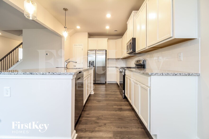 Building Photo - 702 Ridgemoor Trl